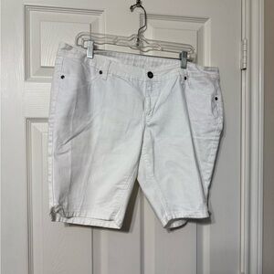 City streets size 17 white Jean shorts excellent condition